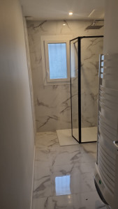 Photo de galerie - Réfection total de salle de bain étanchéité enduit ponçage peinture primaire et finition 
