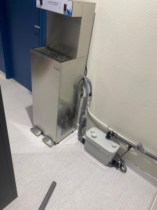 Photo de galerie - Installation fontaine à eau et sanibroyeur