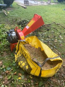 Photo de galerie - Services de broyage puis utilisation du broyât dans les massifs