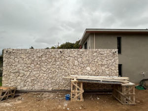 Photo de galerie - Je réalise des murs en pierre avant et après les travaux. 