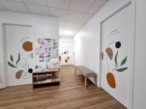 Photo de galerie - Réalisation des portes cabinet sages-femmes 