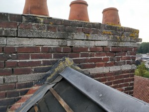 Photo de galerie - Rénovation d'une souche de cheminée endommagée. AVANT