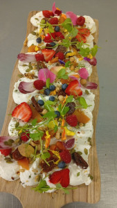 Photo de galerie - Planche de chèvre comme un tableau a partager 