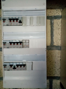 Photo de galerie - Pose TGBT
Mise au normes NFC 1500
Installation TRI (chez ce client chauffage central fuel) 