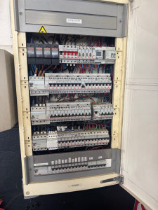 Photo de galerie - Remise au propre tableau électrique chez carglass 