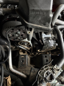 Photo de galerie - Calage avec piges et tension de la courroie distribution 