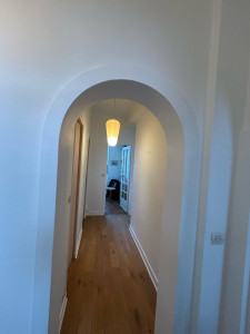 Photo de galerie - Peinture au mur + barcquer au sol 