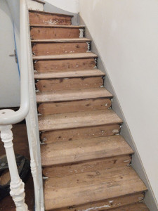 Photo de galerie - Ponçage d'escalier 