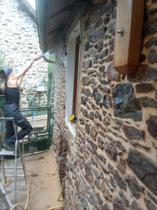 Photo de galerie - Réparations de murs , joints Chaux.