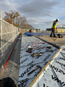 Photo de galerie - Pose zinc toiture 1000m2