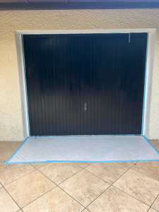 Photo de galerie - Peinture sur porte bois de garage 