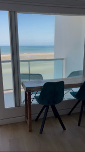 Photo de galerie - Nettoyage de grande baie vitrée en bord de mer 