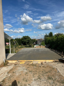 Photo de galerie - Coulage d’une dalle béton de 45m2, avec joints de dilatation et geo textile