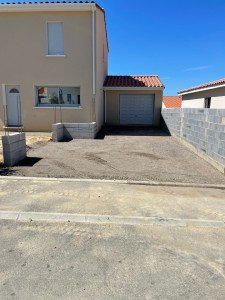 Photo de galerie - Construction d’un mur et préparation structure avant béton balayer 
