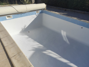 Photo de galerie - Rejointoiement mosaïque piscine.