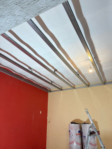 Photo de galerie - Réalisation d’une ossature métallique avant pose de plaque ba13 