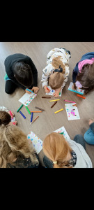 Photo de galerie - Jeu d'équipe autour du dessin 