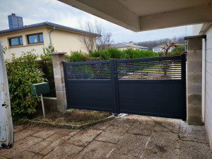 Photo de galerie - Pose de poteau et portail pvc