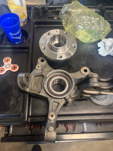 Photo de galerie - Remplacement roulement sur moyeu de 508 Peugeot 