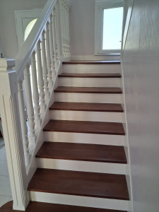 Photo de galerie - Moderniser une rambarde ancienne, peinture et ponçage 