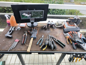 Photo de galerie - Démontage d électroménager et électronique avec beaucoup d outils 
