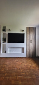 Photo de galerie - Meuble tv en placo avec dressing intégrée

 