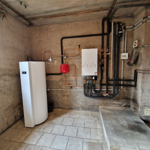 Photo de galerie - Chaufferie complète :

Pompe à chaleur Viessmann 

Ballon thermodynamique Viessmann 