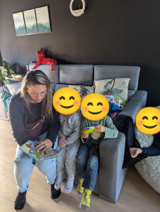 Photo de galerie - J'adore partager avec les enfants les occuper avec des activités de la lecture ...