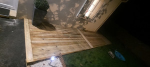 Photo de galerie - Création terrasse en bois car il y a du bitume en dessous pour que ça soit moins désagréable l'été