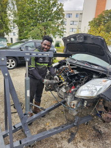 Photo de galerie - Mecanicien remplacement de moteur 