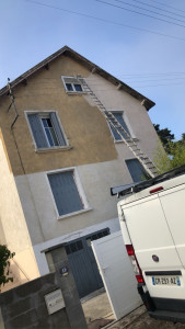 Photo de galerie - Mise en peinture d’un crépi à l’ancienne en ton pierre 