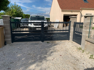 Photo de galerie - Installation d’un portail en aluminium. 