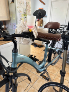 Photo de galerie - Purge de frein SHIMANO sur un VAE O2feel.