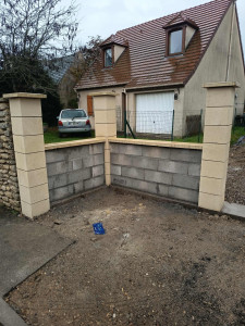 Photo de galerie - Creation  de mur en parpaing avec ses chapeaux