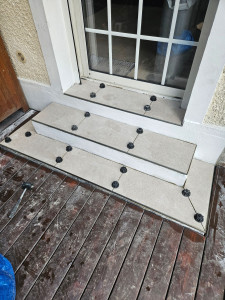 Photo de galerie - Pose de carrelage sur escalier 