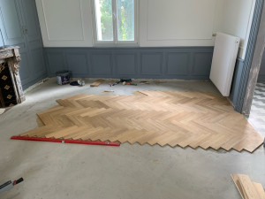 Photo de galerie - Pose de plancher chêne bâton rompu 