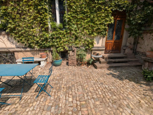 Photo de galerie - Cour intérieure après désherbage et nettoyage