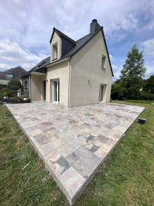 Photo de galerie - Pose sol carrelage effet pierre de bourgogne sur terasse 