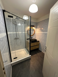 Photo de galerie - Salle de bain complète sol + douche + vasque 
