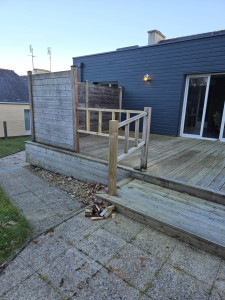 Photo de galerie - Remplacement de ma palissade de la terrasse par un garde corp.
Remplacement du poteau HS