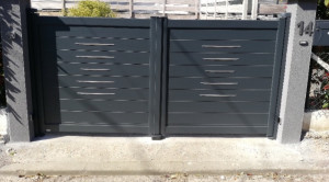 Photo de galerie - Création piliers avec pose d’un portail battant 