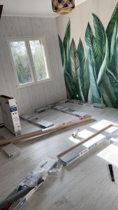 Photo de galerie - Renovation chambre enfant : pose de fenetre double vitrage, tapisserie, parquet, plinthe, installation radiateur, peinture, montage de meuble