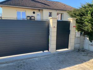 Photo de galerie - Montage de portillon et portail coulissant 
