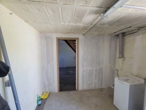 Photo de galerie - Doublage de mur intérieur et réflexions des sols. 