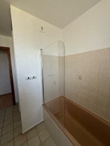 Photo de galerie - Mise en place d’un pare baignoire 