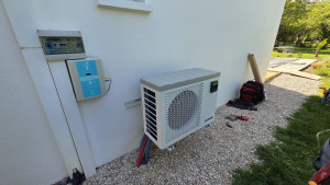 Photo de galerie - Installation d'une pompe a chaleur pour piscine ASTRAL POOL
