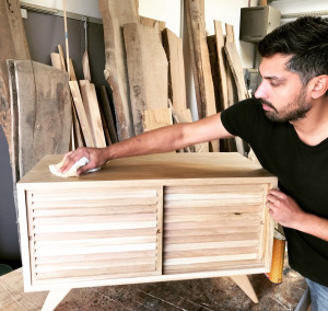 Photo de galerie - Rénovation d'une armoire à portes coulissantes