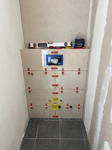 Photo de galerie - Changement d’un WC avec un WC suspendu, avec le Carrelage.