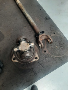 Photo de galerie - Remplacement croisillon transmission jeep wrangler 
