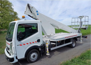 Photo de galerie - Camion, nacelle 19 m, hauteur, intervention élagage sur de grands arbres à risque